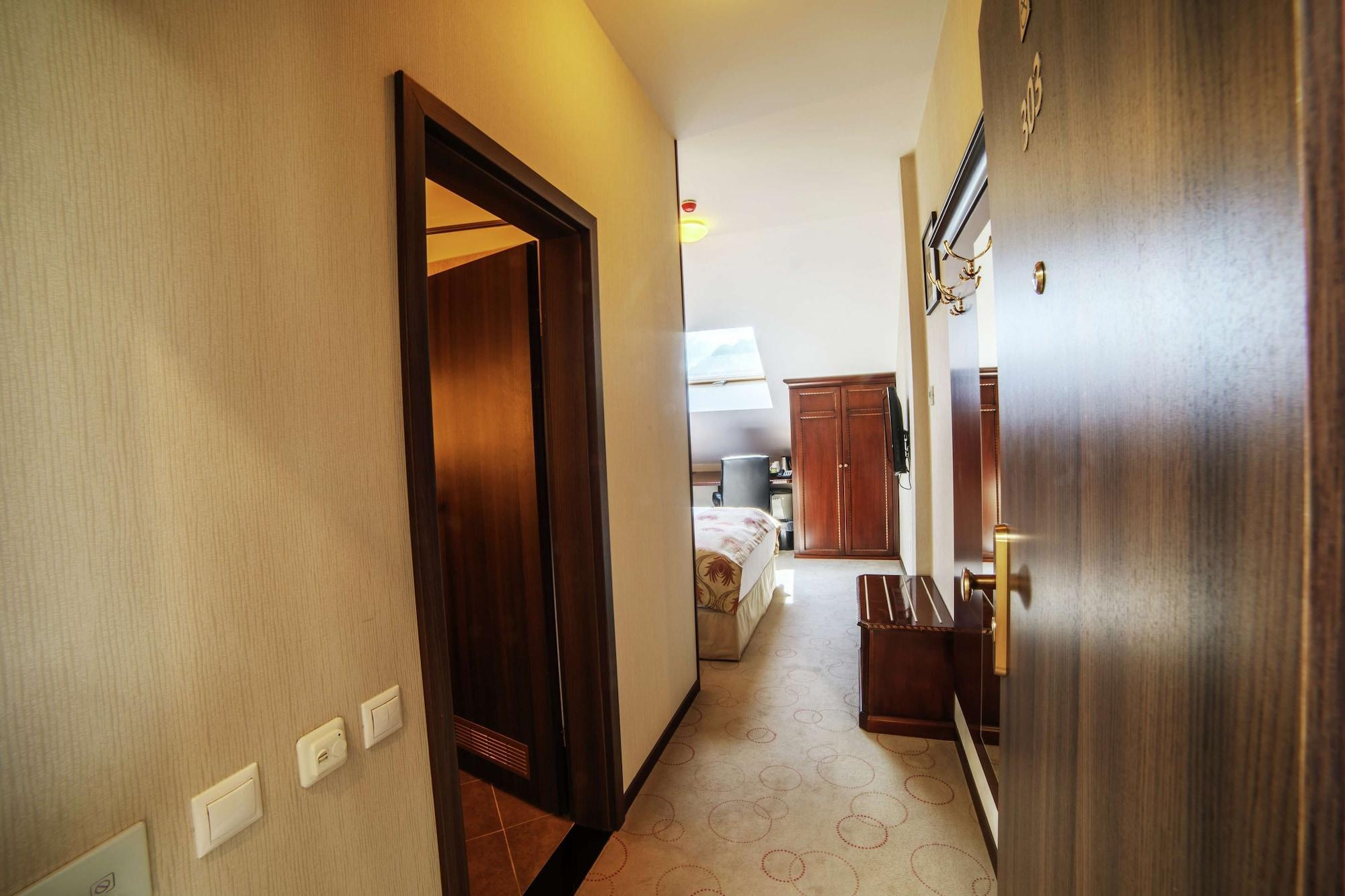 Doubletree By Hilton Hotel Sighisoara - Cavaler Exterior foto